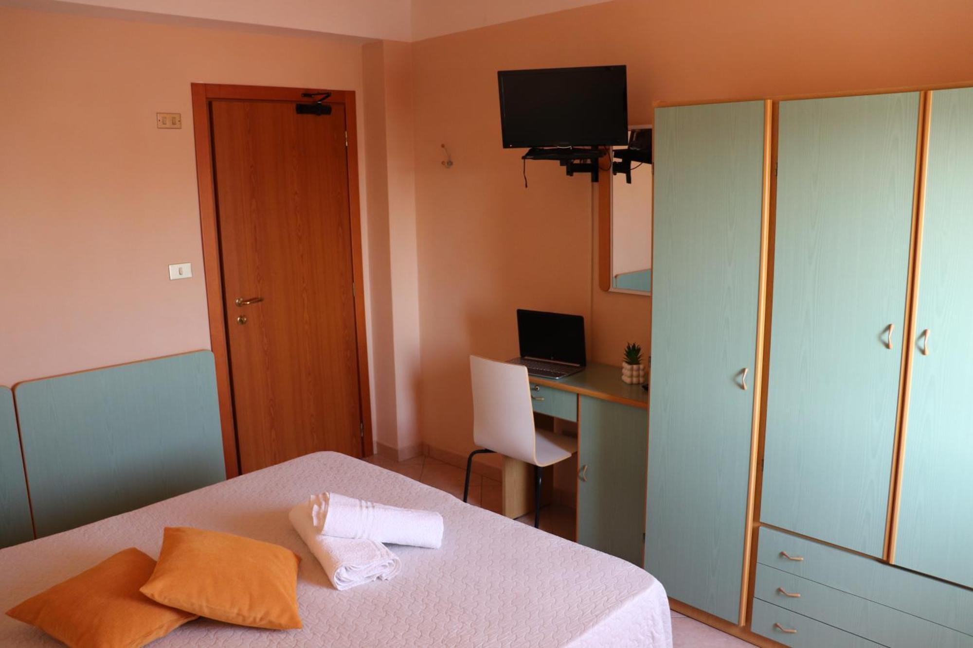 Hotel Barca D'Oro Белариа-Игеа Марина Екстериор снимка