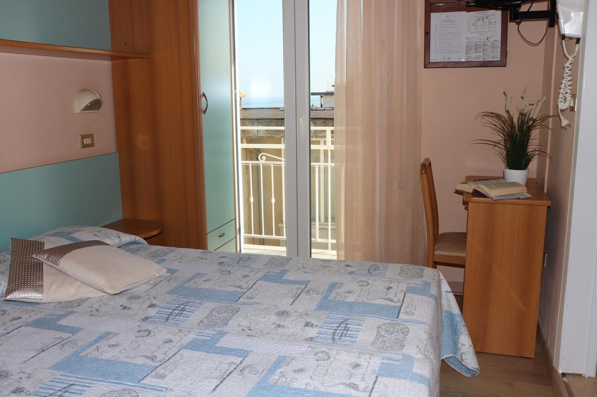 Hotel Barca D'Oro Белариа-Игеа Марина Екстериор снимка