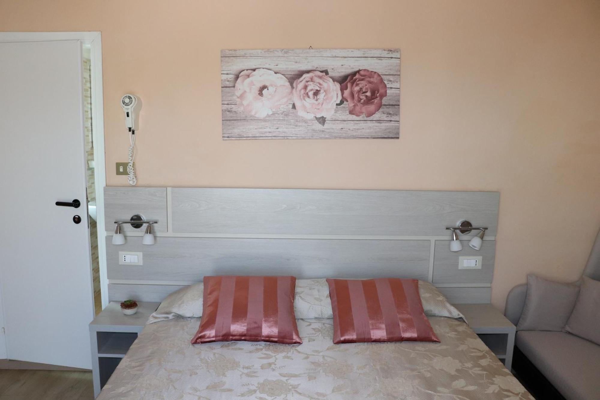 Hotel Barca D'Oro Белариа-Игеа Марина Екстериор снимка