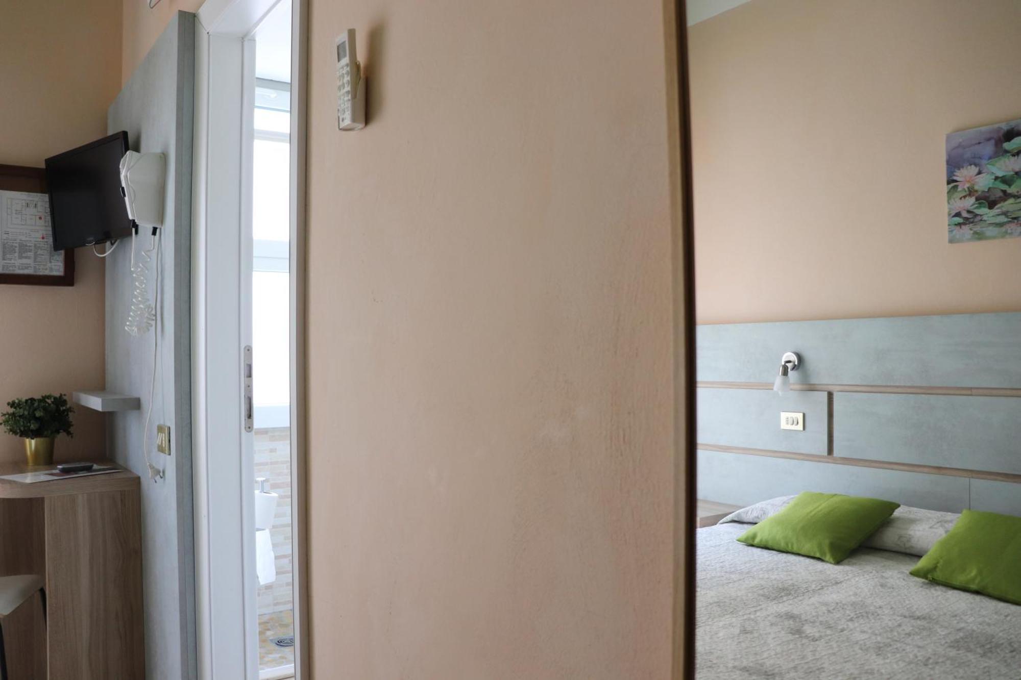 Hotel Barca D'Oro Белариа-Игеа Марина Екстериор снимка