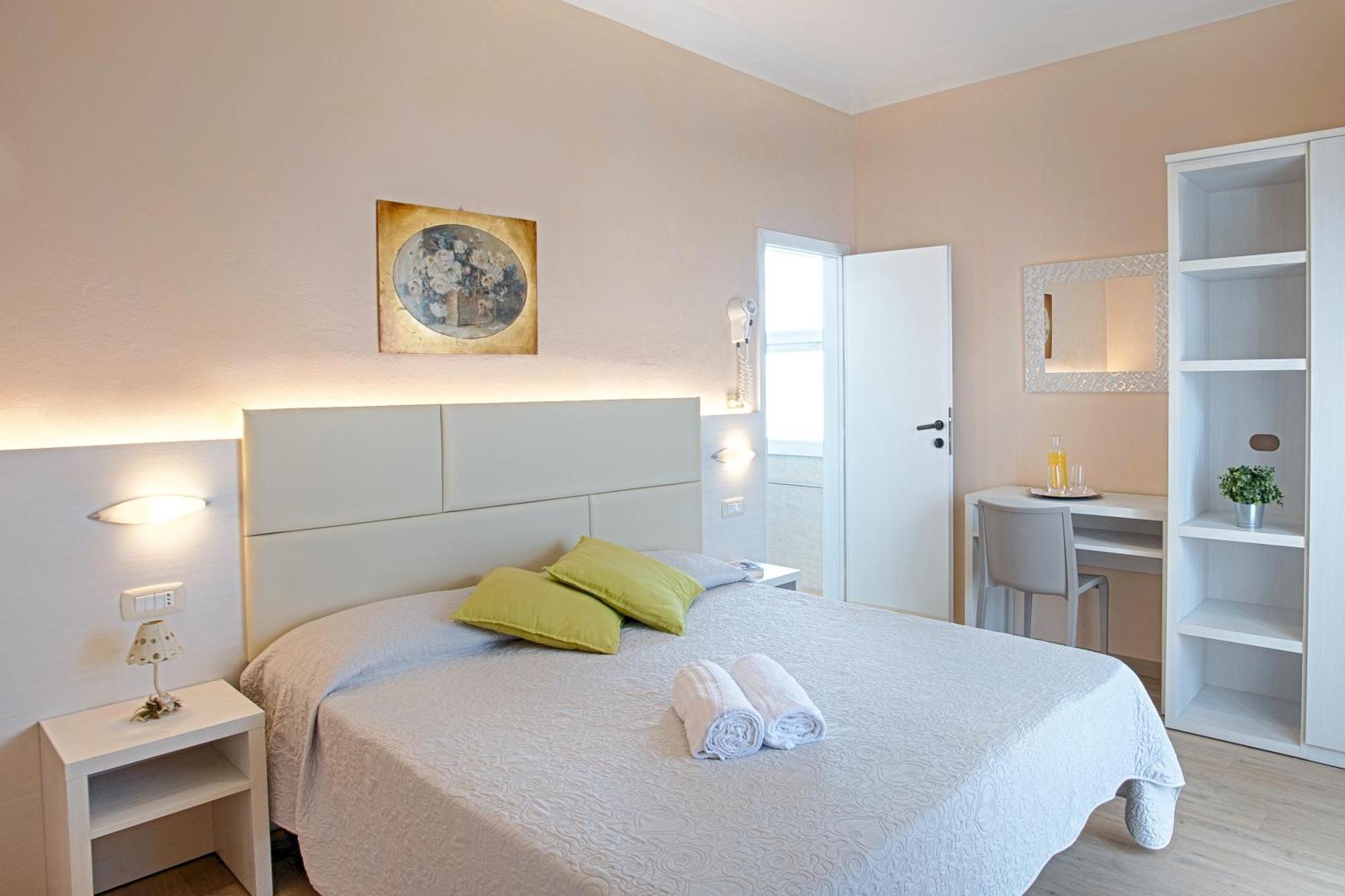 Hotel Barca D'Oro Белариа-Игеа Марина Екстериор снимка