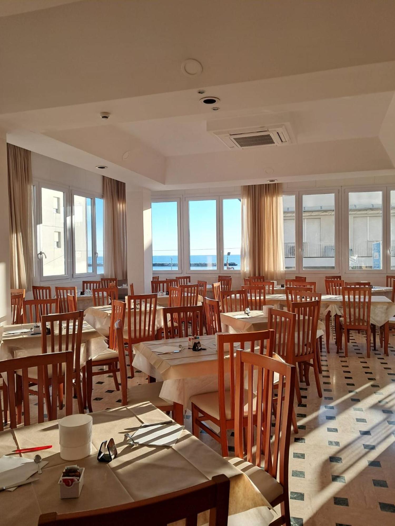 Hotel Barca D'Oro Белариа-Игеа Марина Екстериор снимка