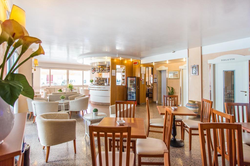 Hotel Barca D'Oro Белариа-Игеа Марина Екстериор снимка