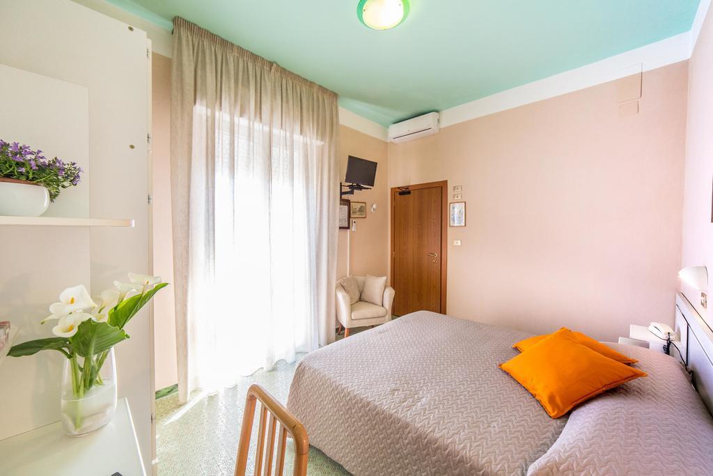 Hotel Barca D'Oro Белариа-Игеа Марина Екстериор снимка
